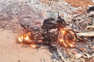 కుమారుడి బైక్‌ను తగలబెట్టిన తండ్రి