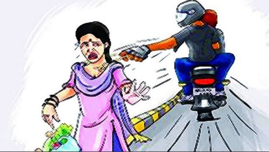 విశాఖలో బరితెగించిన చైన్ స్నాచర్లు