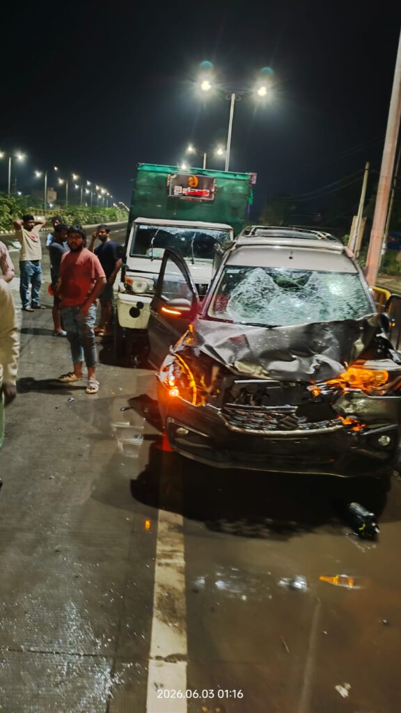 విశాఖ హైవేపై అర్ధరాత్రి ఘోర ప్రమాదం