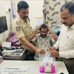 విశాఖలో లంచం తీసుకుంటూ ఏసీబీకి చిక్కిన జీవీఎంసీ ట్యాక్స్ కలెక్టర్