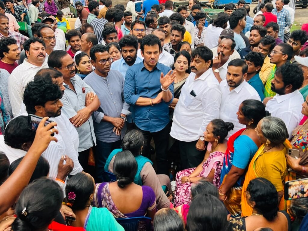 మత్స్యకారుల గల్లంతుపై వైసీపీ ఆందోళన