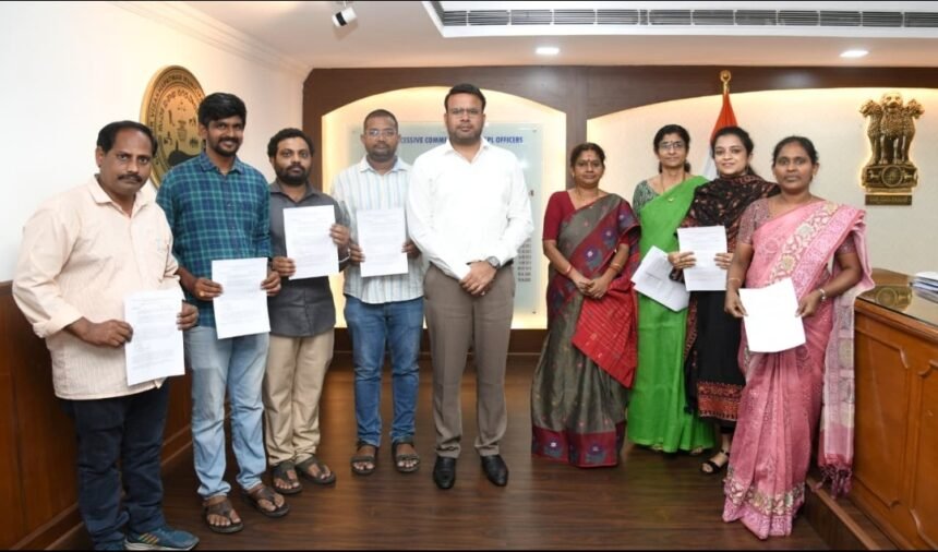 జీవీఎంసీలో 25 మంది ఉద్యోగులకు పదోన్నతులు