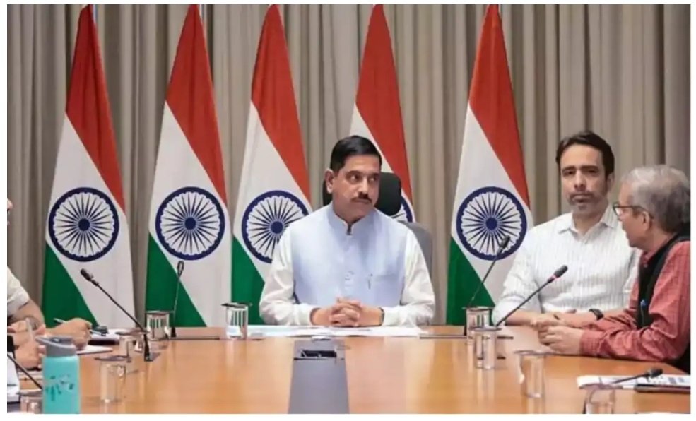 కేంద్ర విద్యాశాఖ నూతన మంత్రిగా ప్రహ్లాద్ జోషి