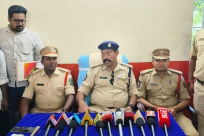 గాజువాకలో హైవే దోపిడీ కేసు ఛేదింపు